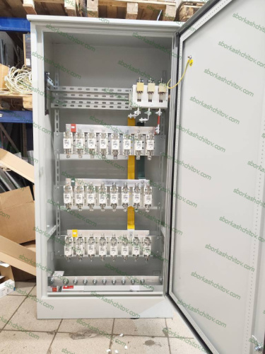 Изображение Шкаф ШРС 630А (4х250А+4х100А) с плавкими вставками, четырехпроводка, шина PEN алюминий SS-SRS630-31852 