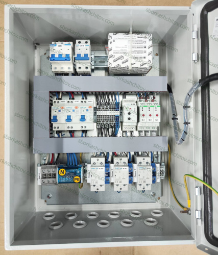 Изображение Щит управления обогревом 63А ШУЭО 40кВт CHINT на три группы греющих кабелей 650×500×220 IP54 SS-SUEO-40-29919  