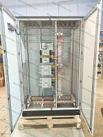 Изображение Щит ВРУ 1800х1200х600 CQE N DKC IP55 + цоколь 100мм (Автоматика 2х 3п 800А + 1х 3п 250А + 1х 3п 63А,  ввод/вывод сверху, шины медь, пятипроводка, ввод питания на шины) SS-35476 